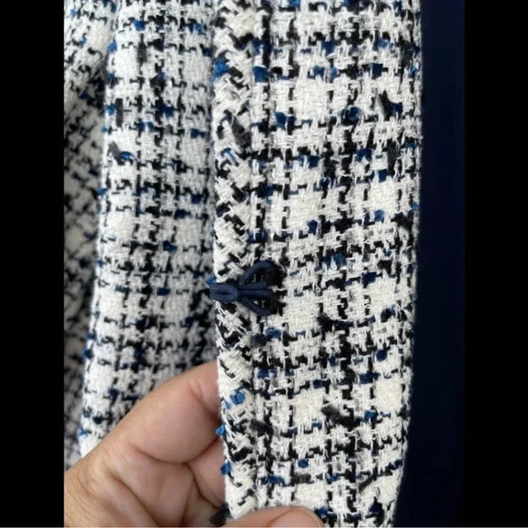 Karl Lagerfeld Blue Open Front Tweed
TopperJacket size small - Picture 5 of 12